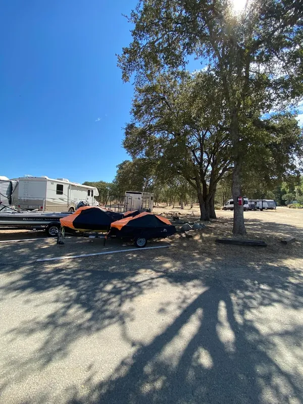 Lincoln oaks vehicle storage